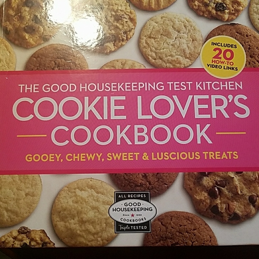 Bundle of goodies cookbooks - Picture 5 of 5
