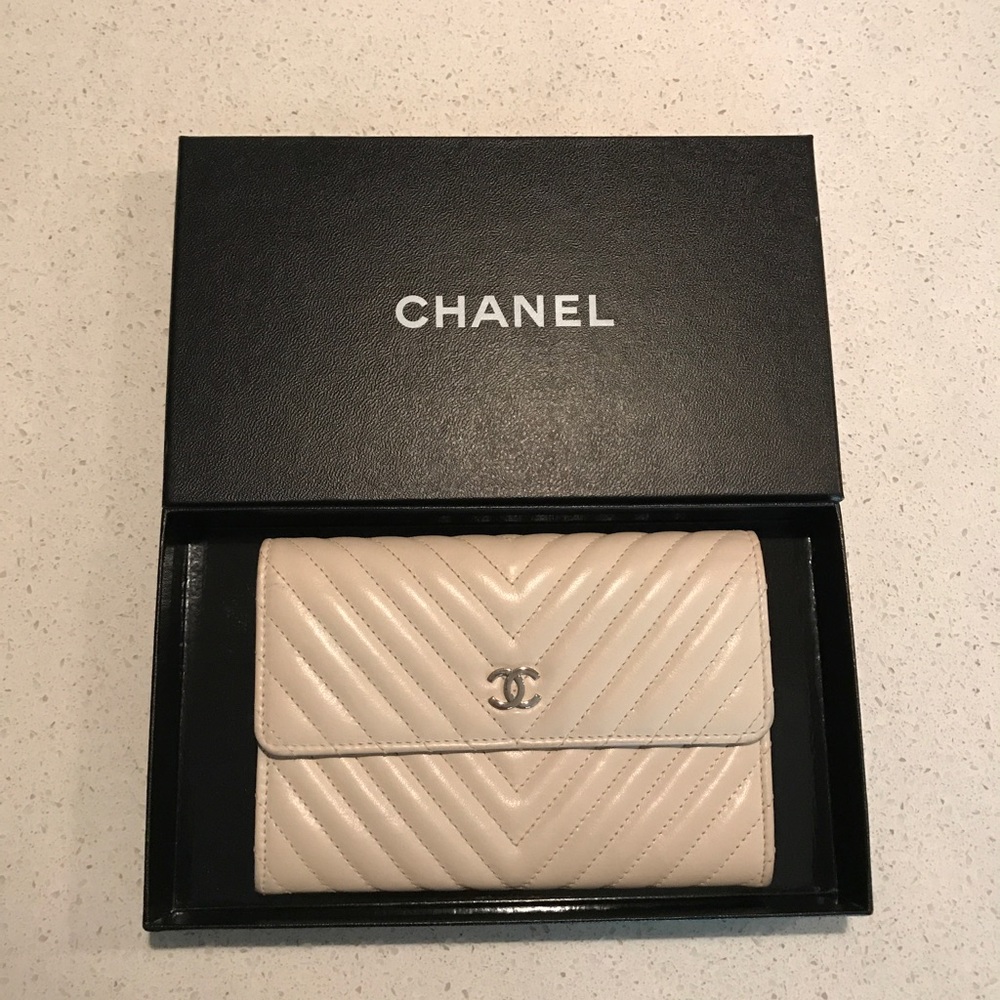 CHANEL Chevron Lambskin Small Wallet