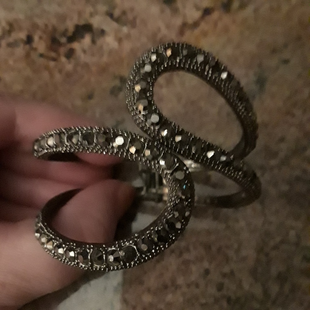 Black bracelet with Gray crystals