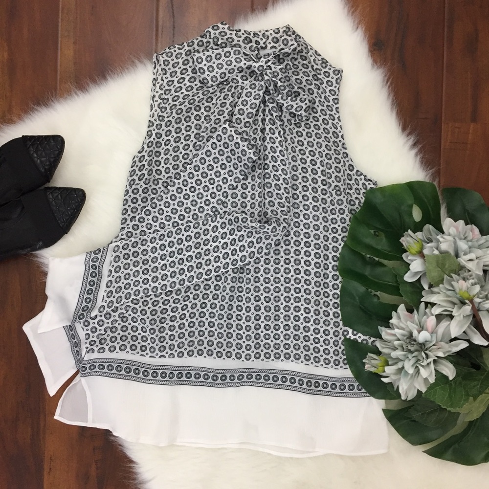 New York & Company Sleeveless Flowy Blouse