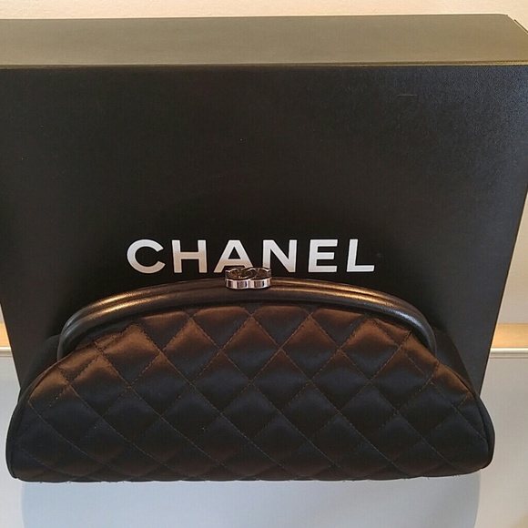 CHANEL Handbags - 100% AUTHENTIC CHANEL BAG