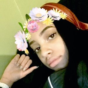 Meet your Posher, Amia