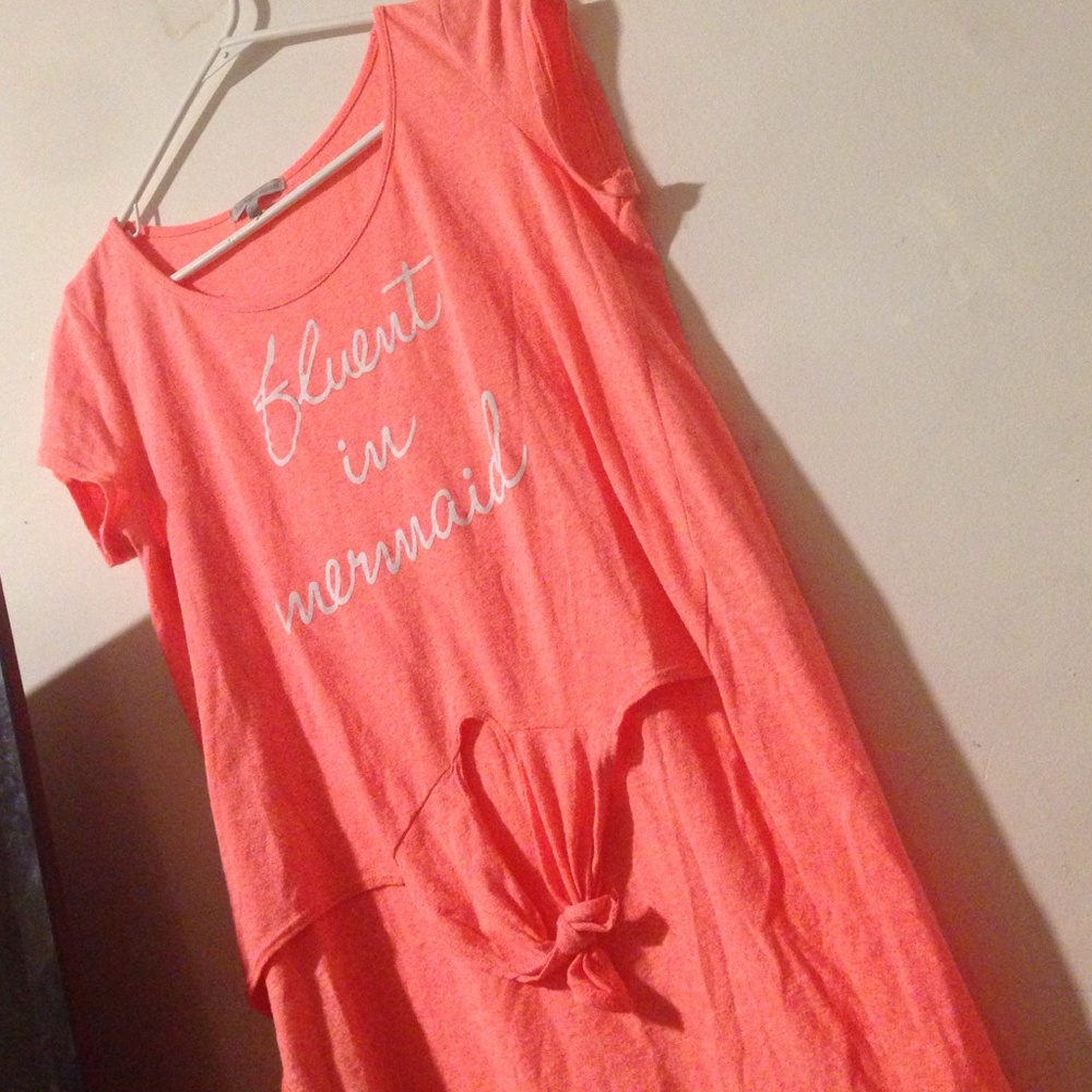 Crop top infront long on the back shirt