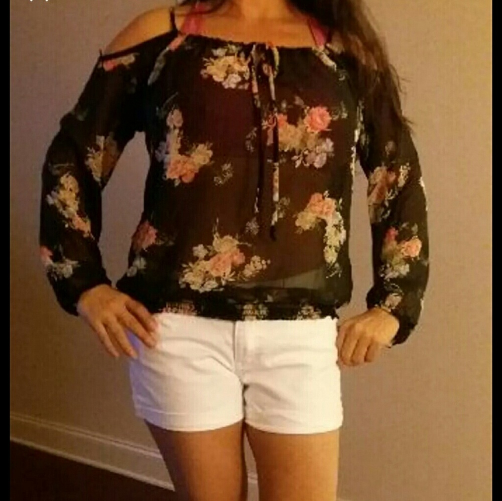 Delicate blouse  you can wear wt everyting..size