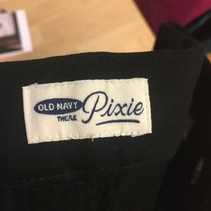 Old Navy black pixie pants. Size 12 NWT