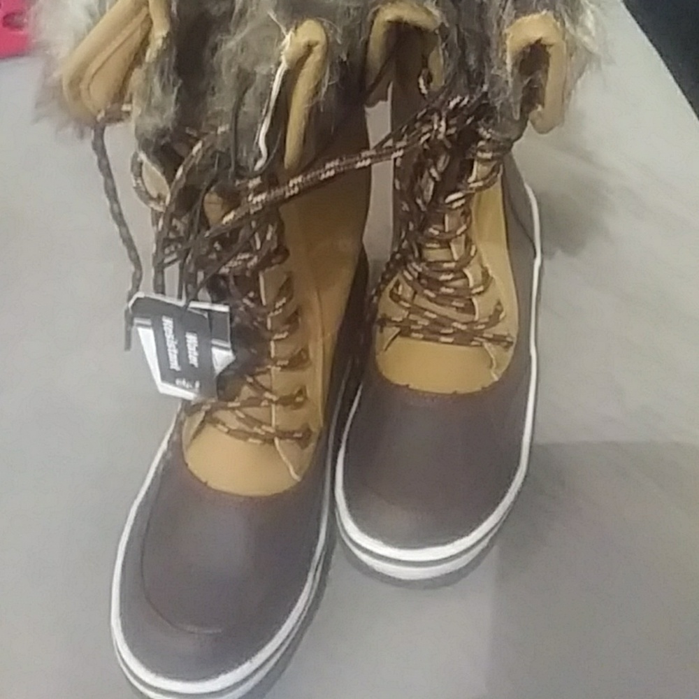 BOOTS WATER-RESISTANT BROWN & TAN SIZE 7/8