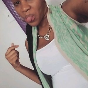 Meet your Posher, Jamila