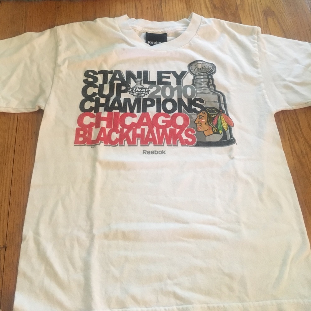 Black hawks tee