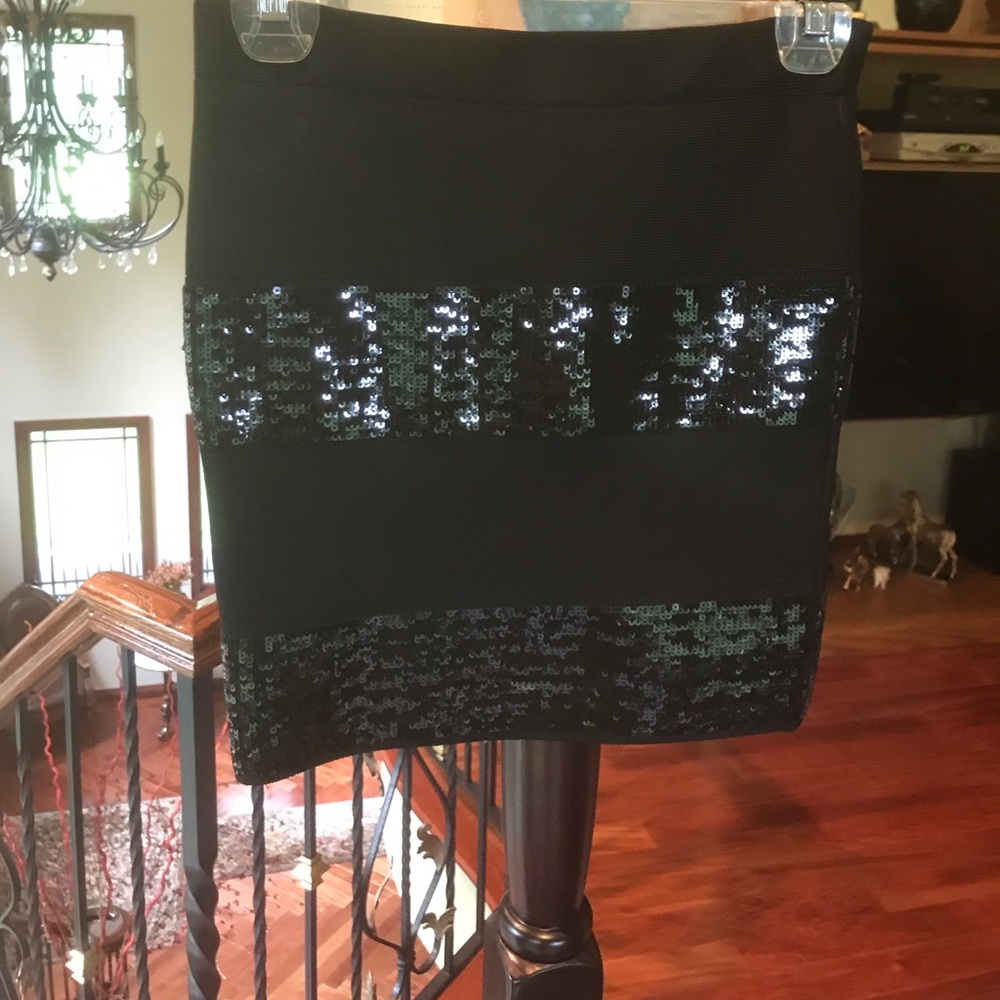 GUESS black bodycon skirt