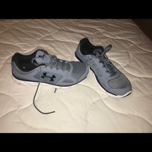 Athletic shoes