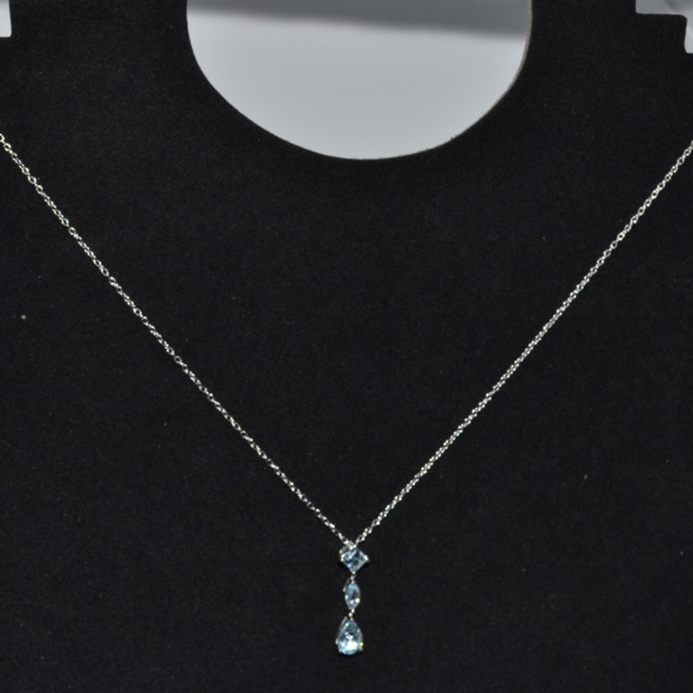 1.18 ctw genuine topaz in 925 silver necklace