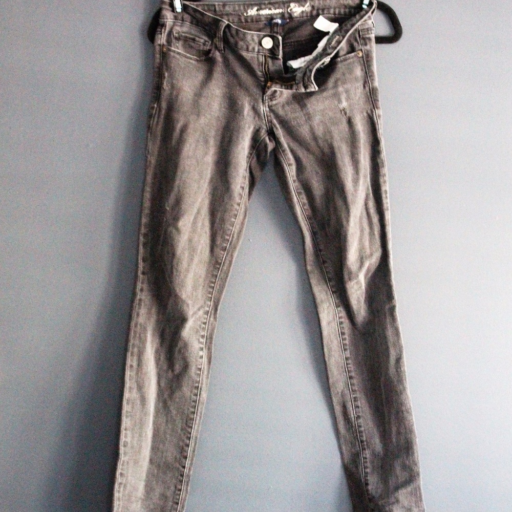 American Eagles Women's Distressed Skinny Jeans