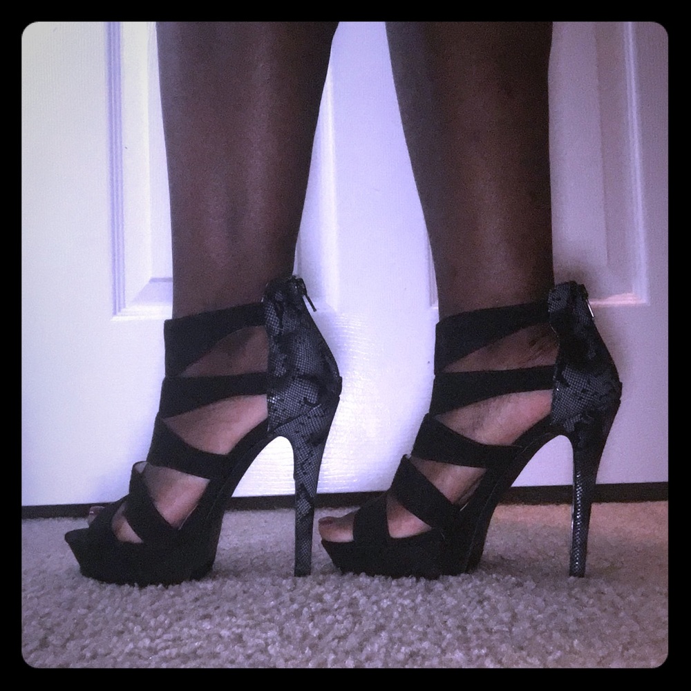 🎉SOLD🎉 Black peep toes