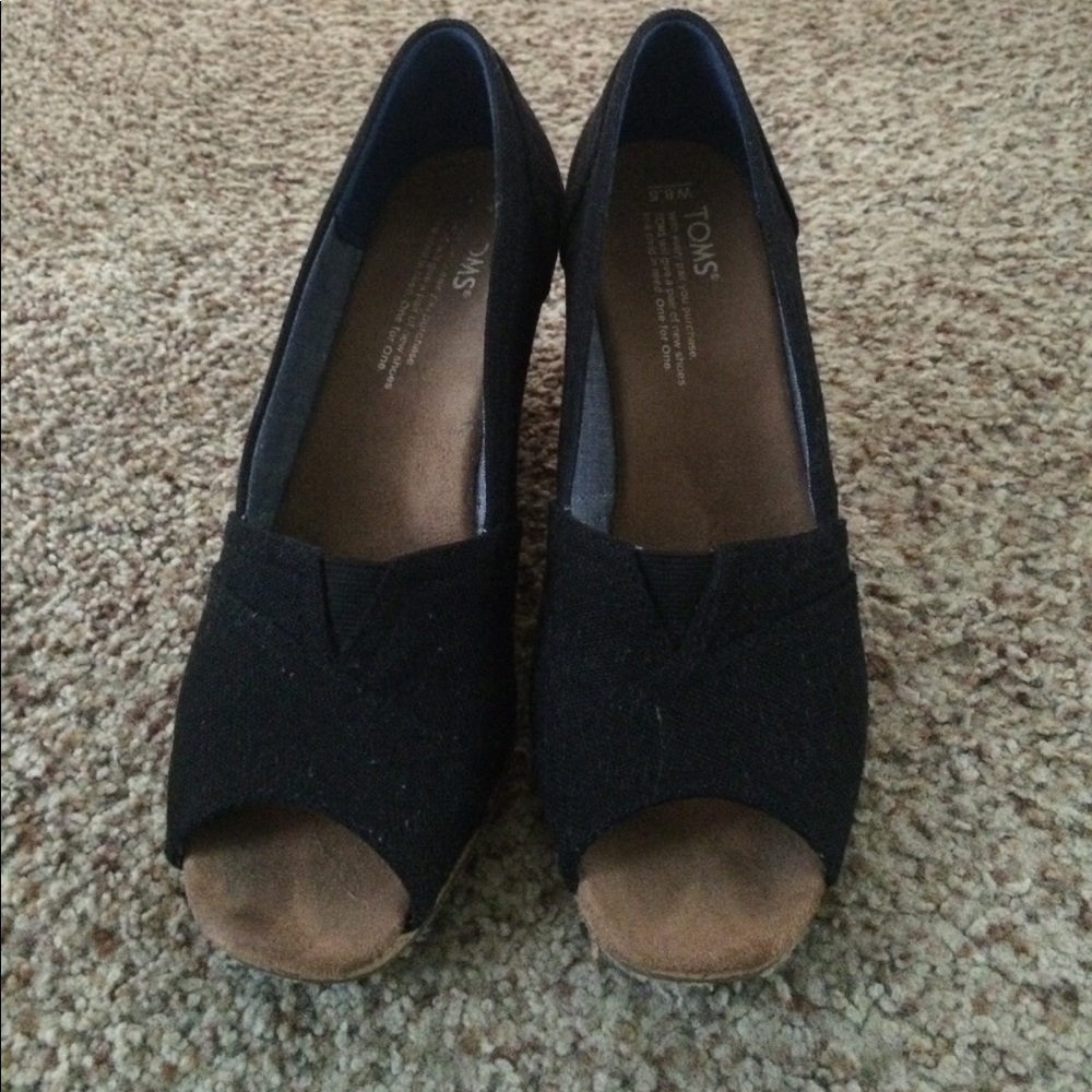 Toms black wedges