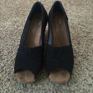 Toms black wedges