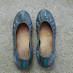 Tieks- patent grey croc size 8