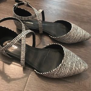Black & white stripe flats