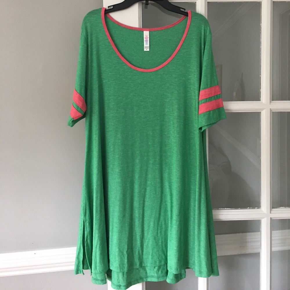 NWOT lularoe Perfect T. Size M. Green/pink