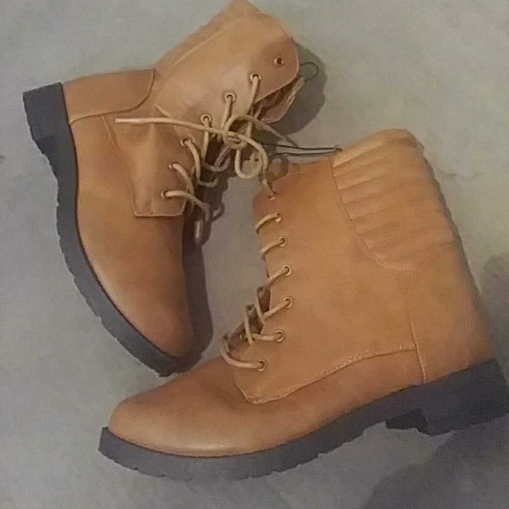 LACE-UP ANKLE BOOTS W/ ZIPPER NWT SIZE 8/9