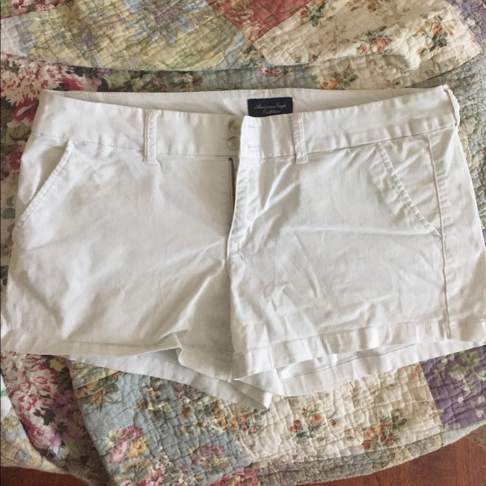 American Eagle white shorts