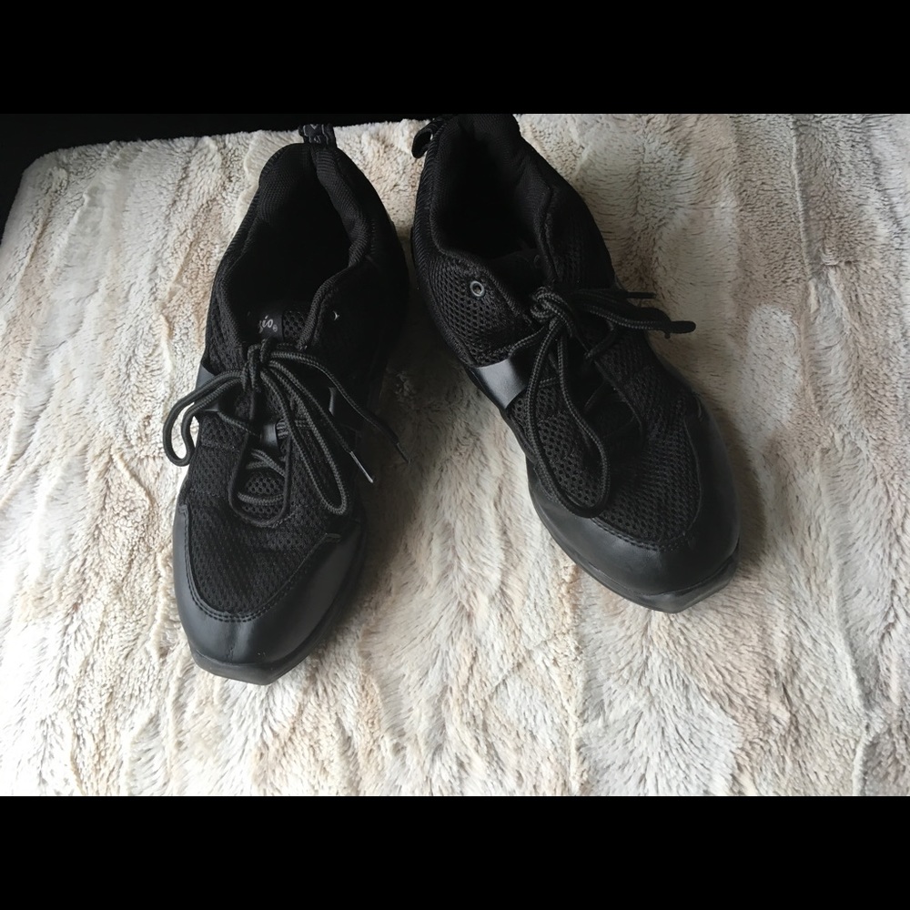 Black professional hip hop shoes.