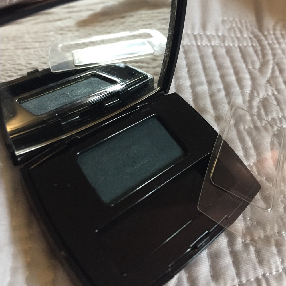 CHANEL Ombre Essentielle Eyeshadow