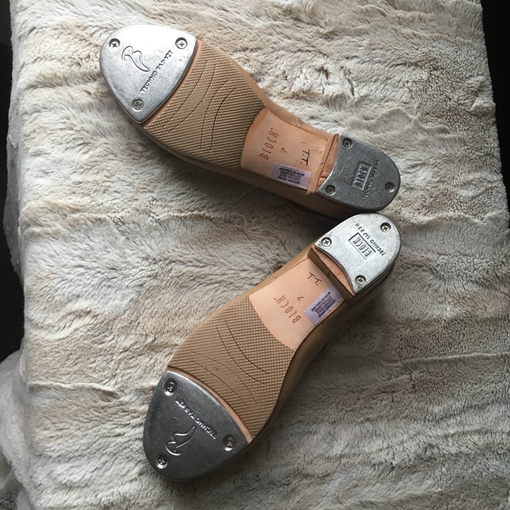 Bloch tan tap shoes