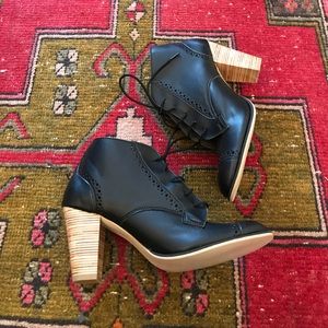 Never Worn VEGAN Nicora Willow Ankle Boots Sz 10.5
