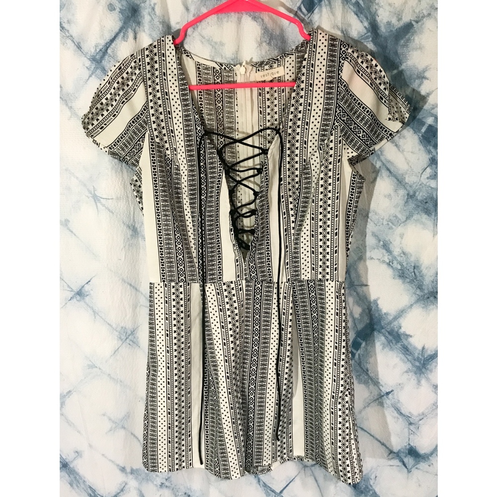 Black & white patterned lace-up romper