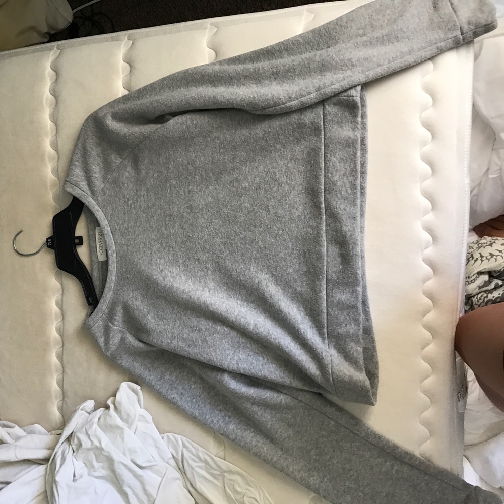Forever 21 Gray Cropped Sweater