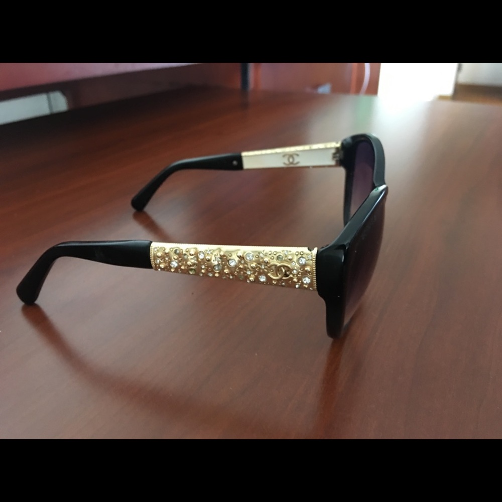Authentic CHANEL sunglasses. LIMITED EDITION