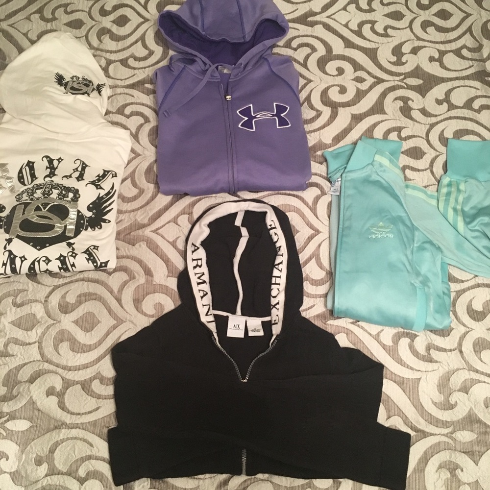 Top name brand sweater - Picture 2 of 7