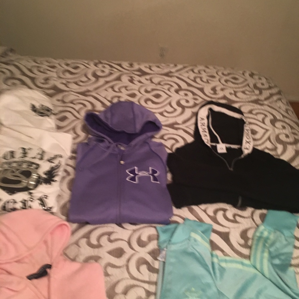 Top name brand sweater - Picture 3 of 7