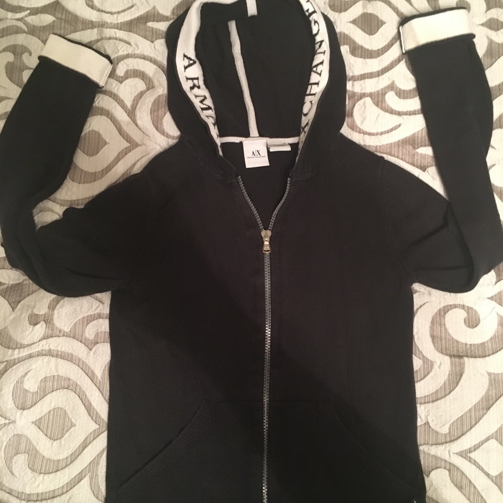 Top name brand sweater - Picture 6 of 7