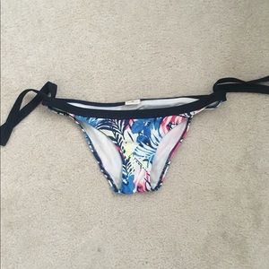 PRICE DROP - tropical Hollister cheeky bikini