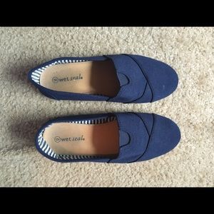 Wet Seal Navy Blur Comfy Shoes