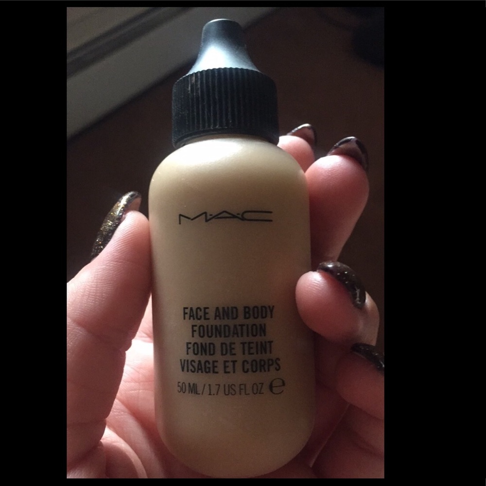 Mac Face and Body Foundation C4