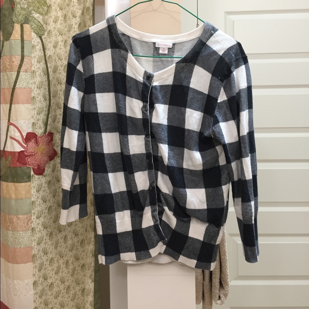 Black and cream checkered cardigan with ¾ sleeves