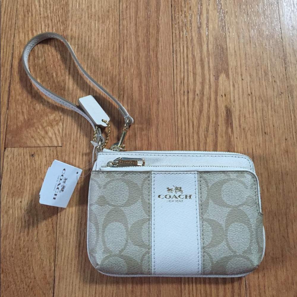 NEW WITH TAG Coach wristlet