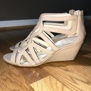 Isola Wedges