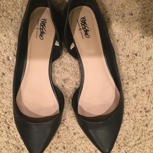 Mossimo black pointy flats