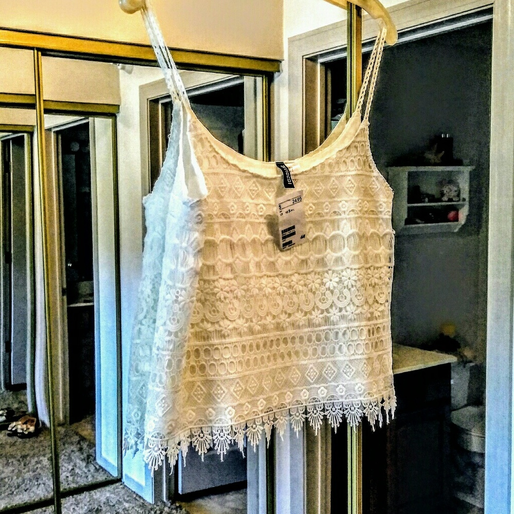 Beautiful White Lace Tank Top w/ fringe at bottom