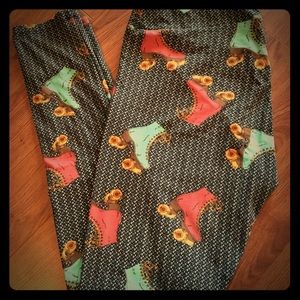 LuLaRoe TC Unicorn Leggings! Roller Skate print!