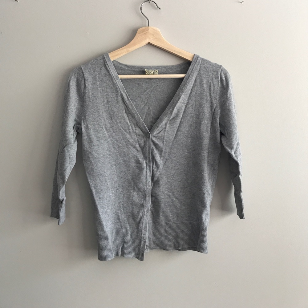 Cropped gray cardigan