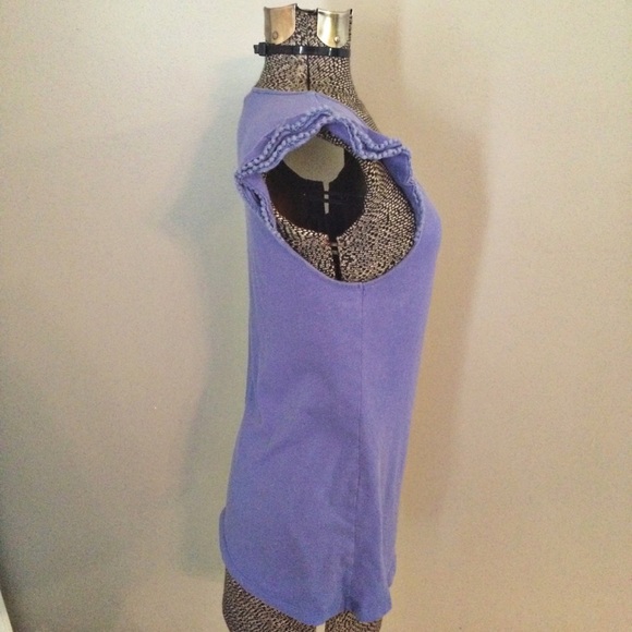 Old Navy top with crochet detail sleeves - Picture 3 of 7