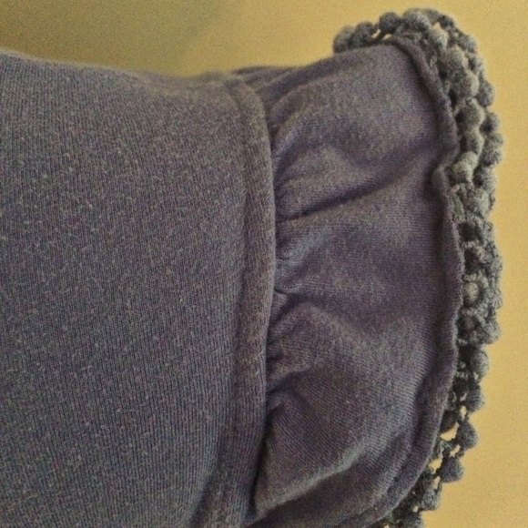 Old Navy top with crochet detail sleeves - Picture 5 of 7