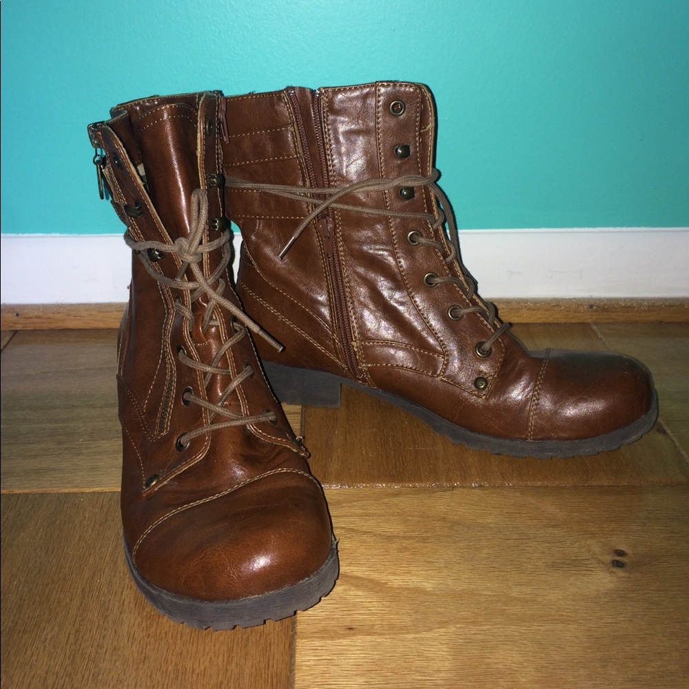 ON HOLD Brown leather combat boots by guess