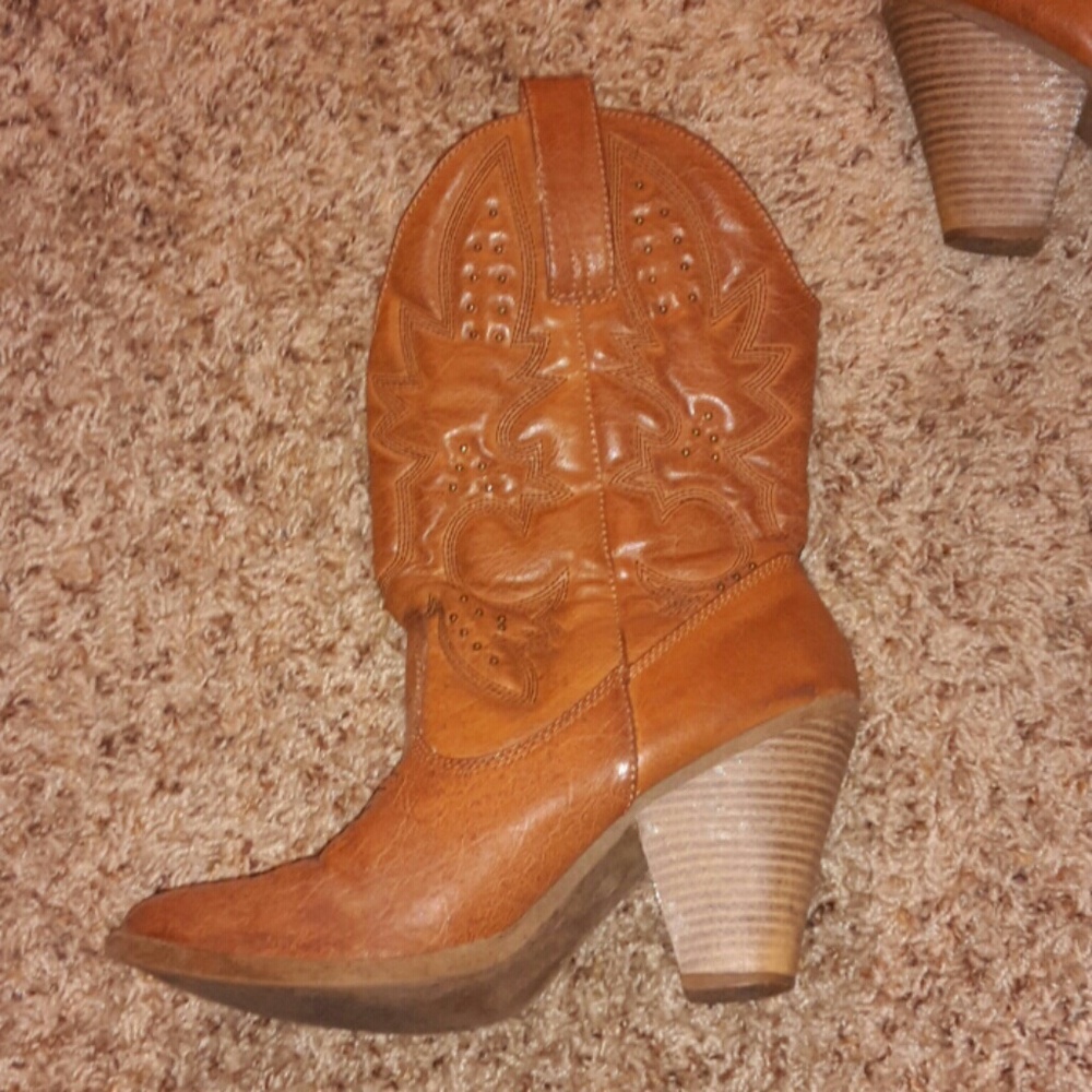 Light brown cowboy boots