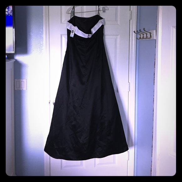 Black and white ball gown - Picture 1 of 5