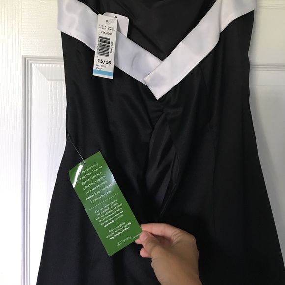 Black and white ball gown - Picture 3 of 5